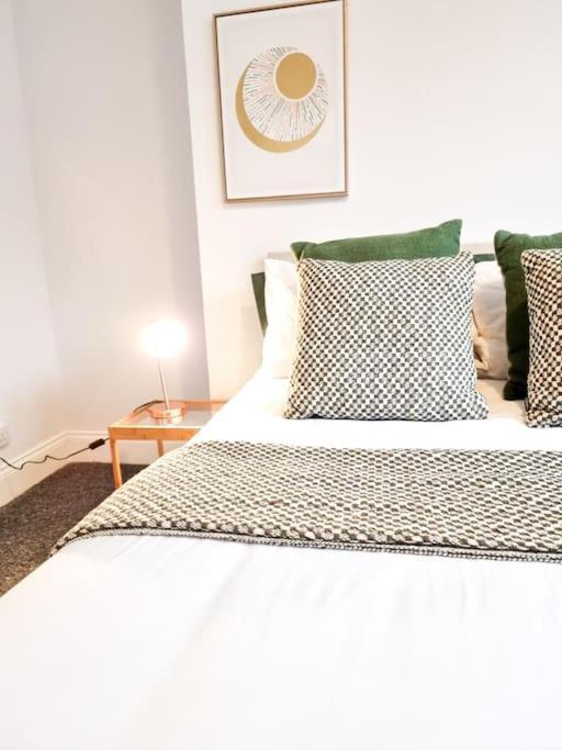 Ferienwohnung Gorgeous Newly Renovated 2 Double Bed Flat Swansea Exterior foto